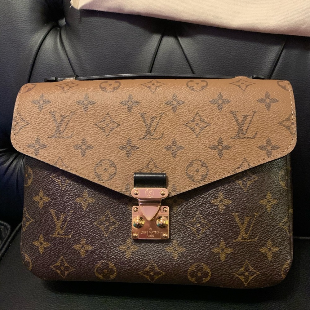 Pochette Metis reverse monogram